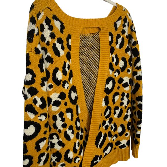 Cozy Casual Leopard Print Sweater Cut Out Back Medium Large - Picture 6 of 6